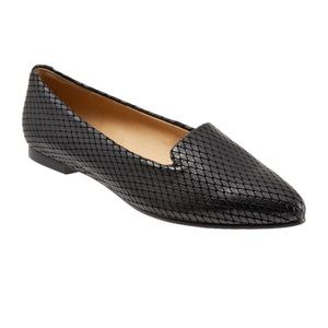 NEW Trotters Harlowe Pointed Toe Embossed Loafers